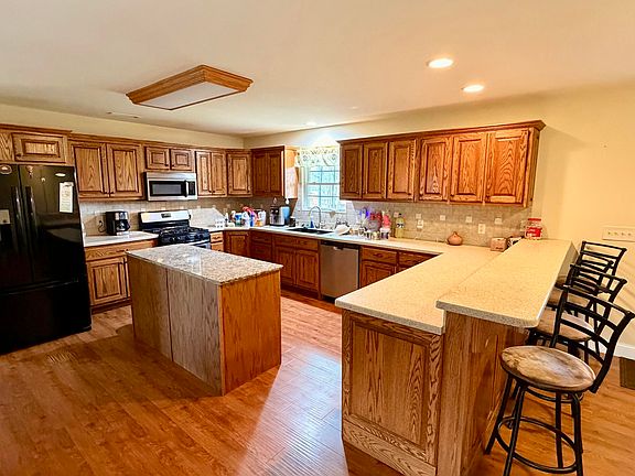 5th image of 1026 Bluff View Rd
