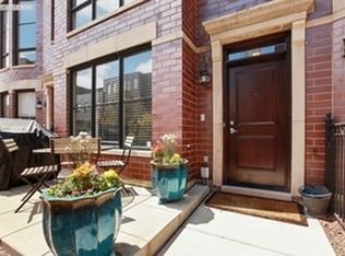 2702 N Hermitage Ave, Chicago, IL 60614