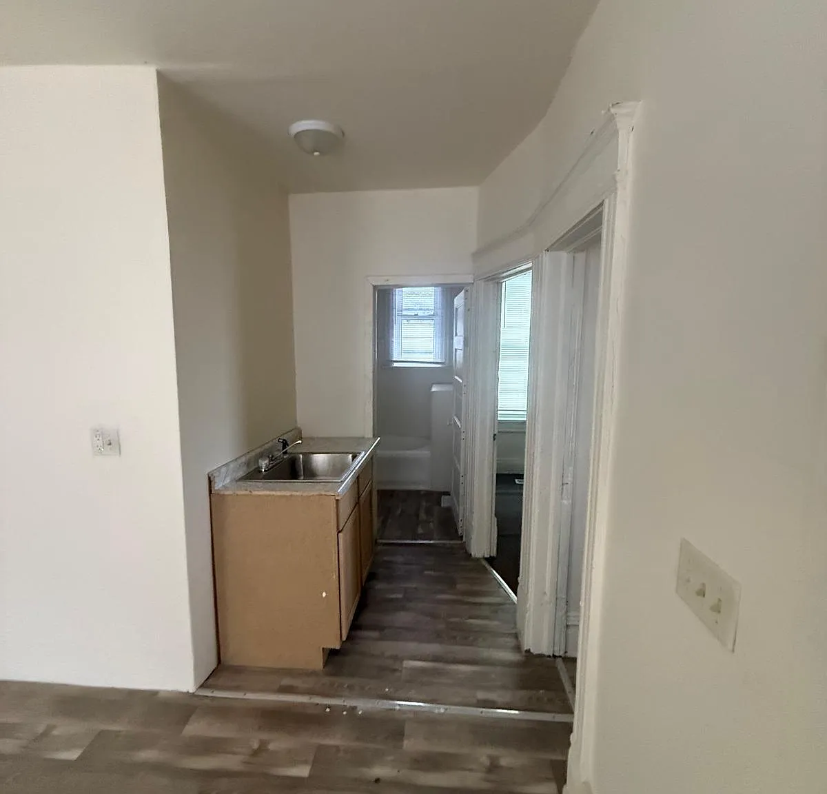 1231 - 1233 West Windlake Avenue - 1231 — Photo 1