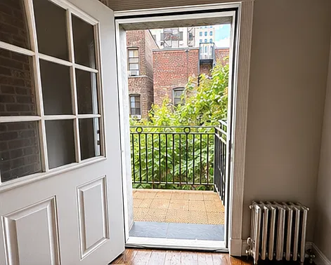 434 W 52nd St — Photo 2