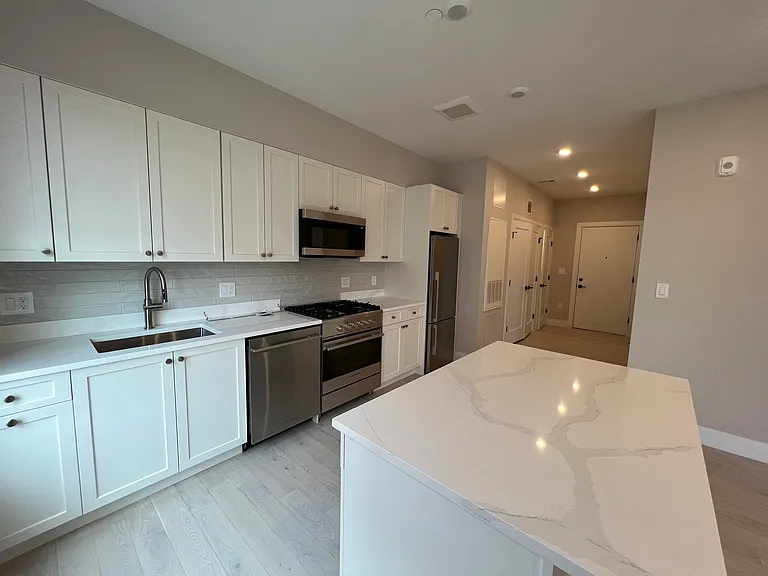 195 Green St #307D — Photo 3