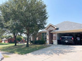 5235 Lake Grove Dr, Grand Prairie, TX 75052