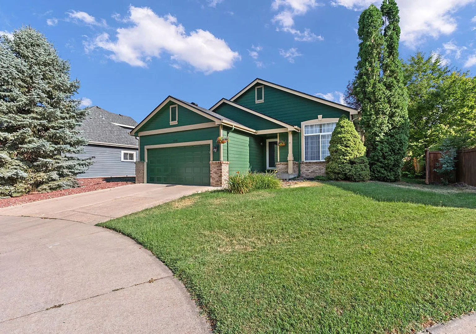 5 Bedroom Available in Timber Creek — Photo 3
