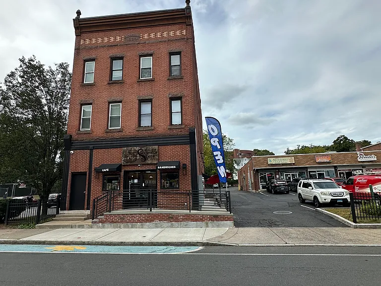345 Arch St #4 — Photo 8