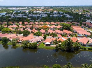 720 SW 113th Ter, Pembroke Pines, FL 33025