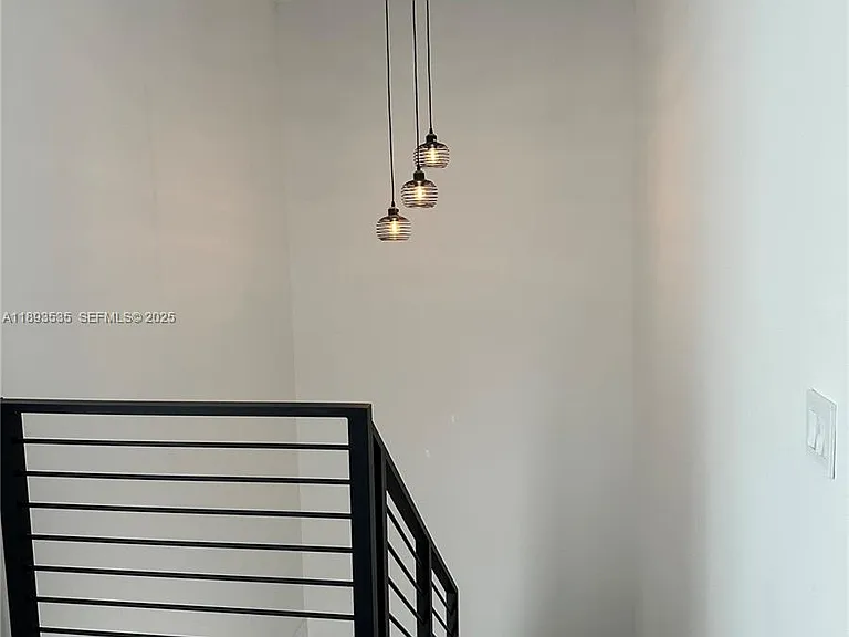 4625 SW 32nd Ave — Photo 7