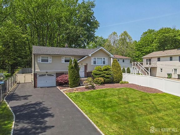 2nd image of 743 Wood Ave