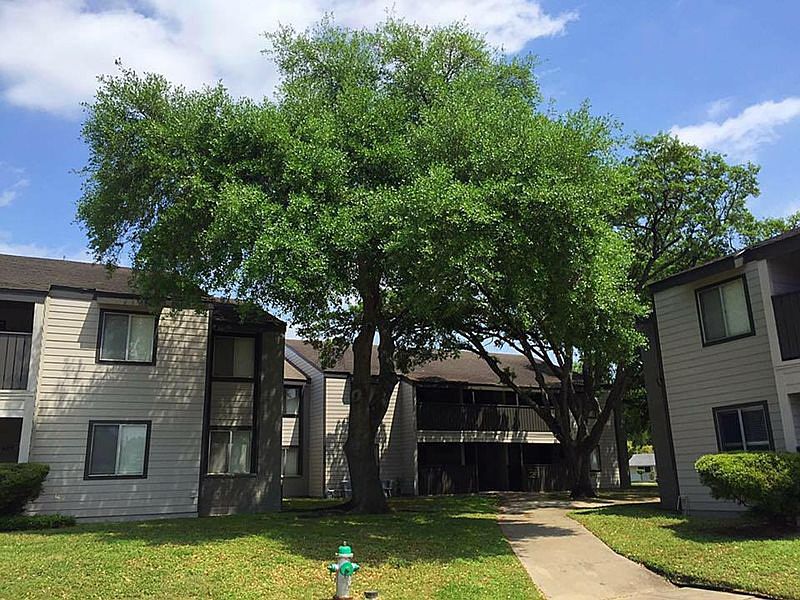 2nd image of 3001 Arroyo Dr APT 205