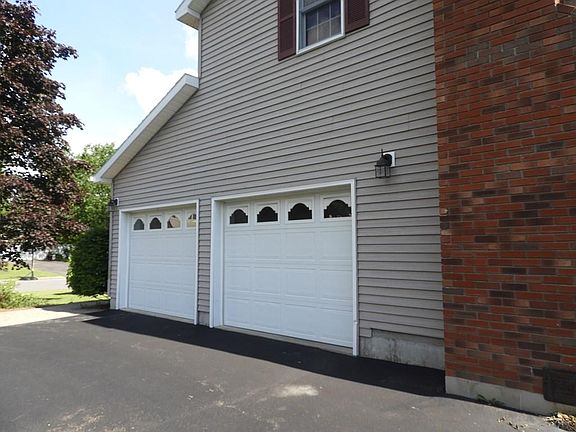 2nd image of 46 Trafalgar Dr