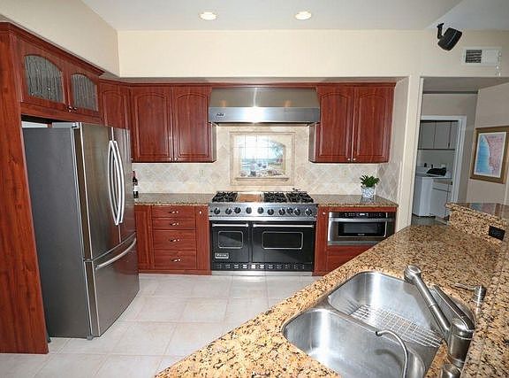 2nd image of 1724 Deavers Dr