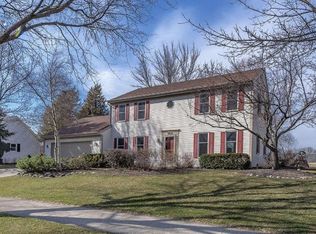 8022 W Imperial Dr, Franklin, WI 53132