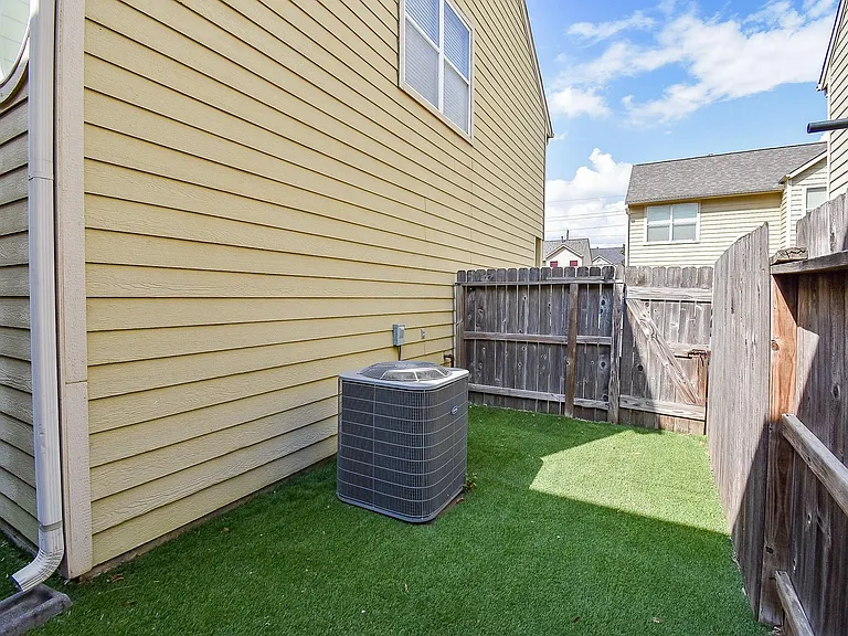 2202 Naomi St #3 — Photo 40