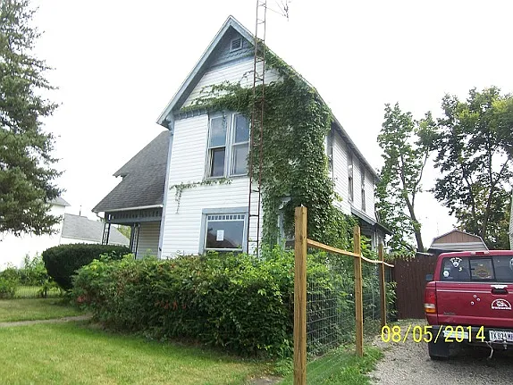 313 NW East St photo 1