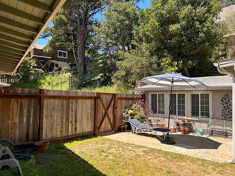 330 Shoreline Hwy #REAR COTTAGE — Photo 7