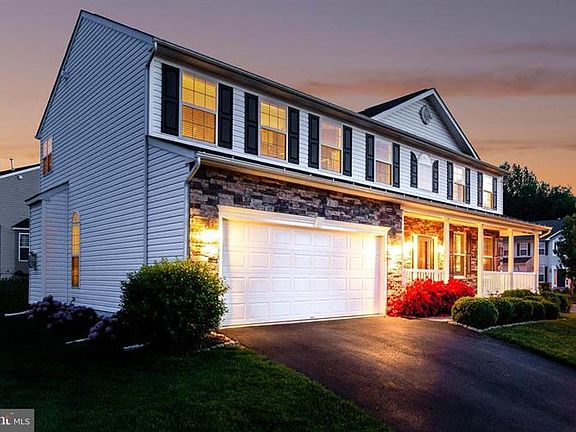 3rd image of 29 Cornerstone Dr