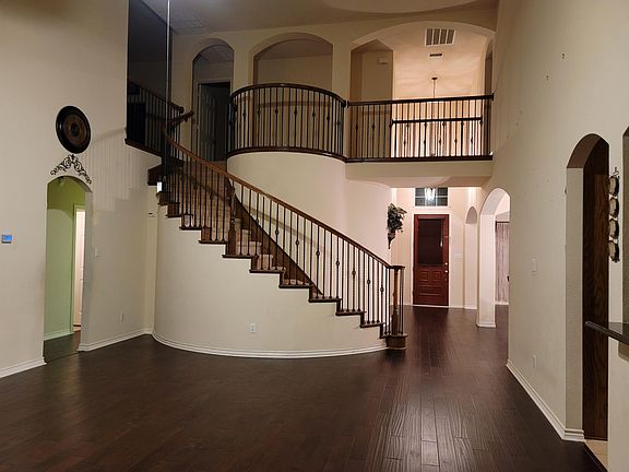 5th image of 933 Myers Meadow Dr