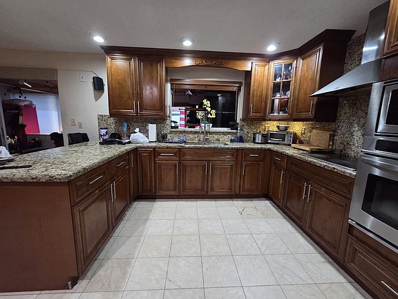 4th image of 10421 SW 17th St