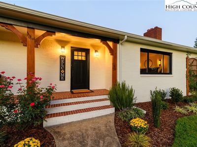 706 NE Seehorn Street, Lenoir, NC, 28645