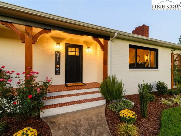 706 NE Seehorn Street, Lenoir, NC 28645