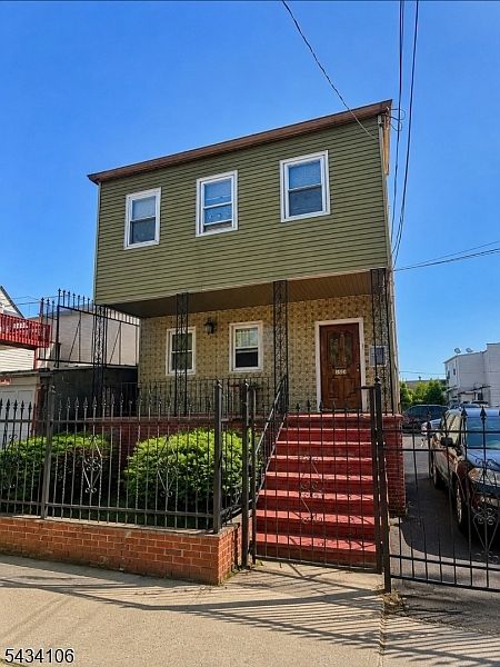 1st image of 250 Berkeley Ave
