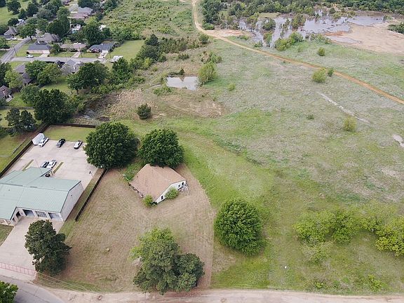 3rd image of 4065 Pine Mill Rd