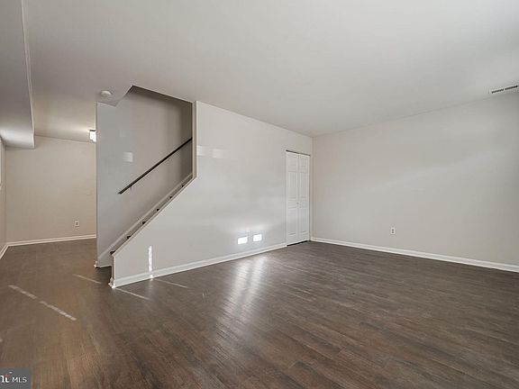 4th image of 33 Spruance Rd