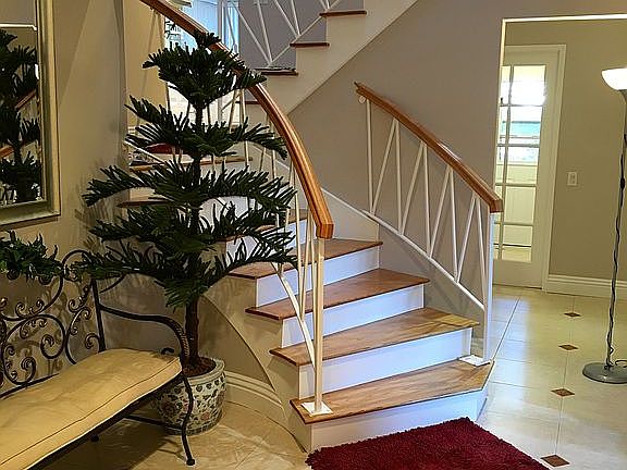 5th image of 230 Los Laureles St