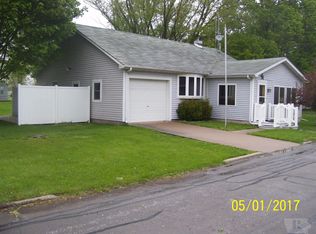 200 W 4th St, Packwood, IA 52580