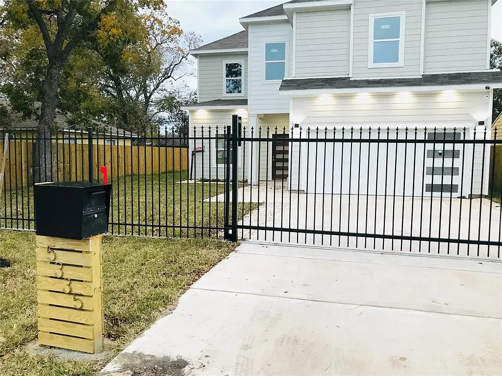 5335 Myrtlewood St — Photo 2