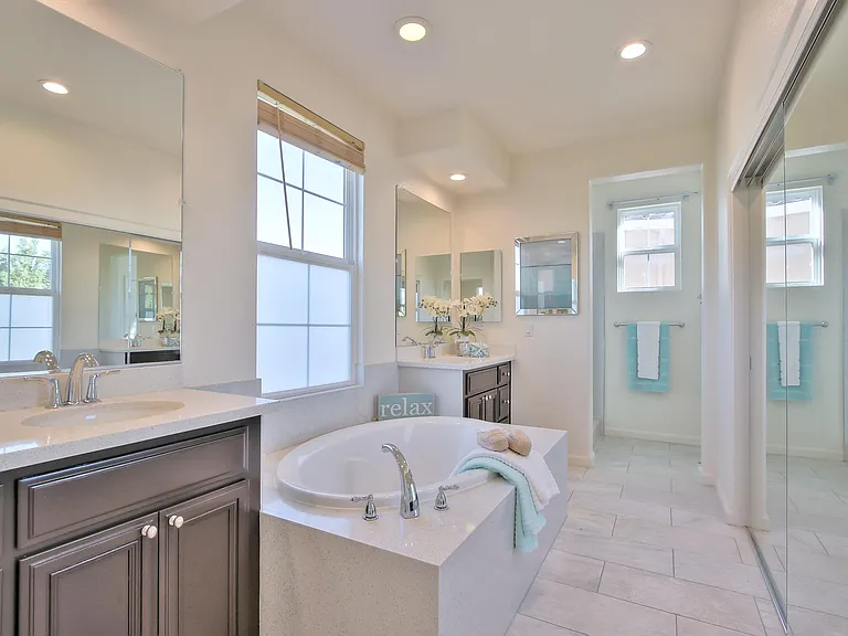 1130 E River Pkwy — Photo 13