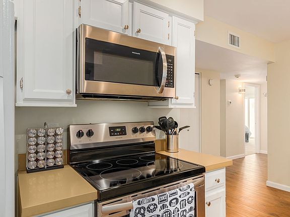3rd image of 1949 E Inverness Cir