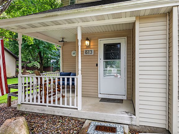 3rd image of 613 Magnolia Ln