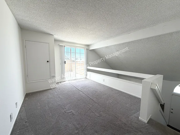 2406 Village Grn — Photo 13