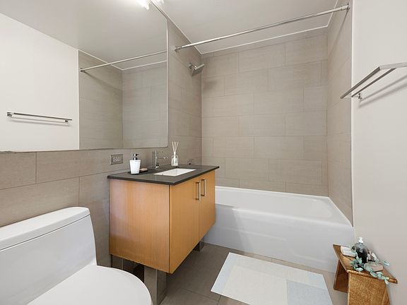 5th image of 8 Spruce St APT 41R