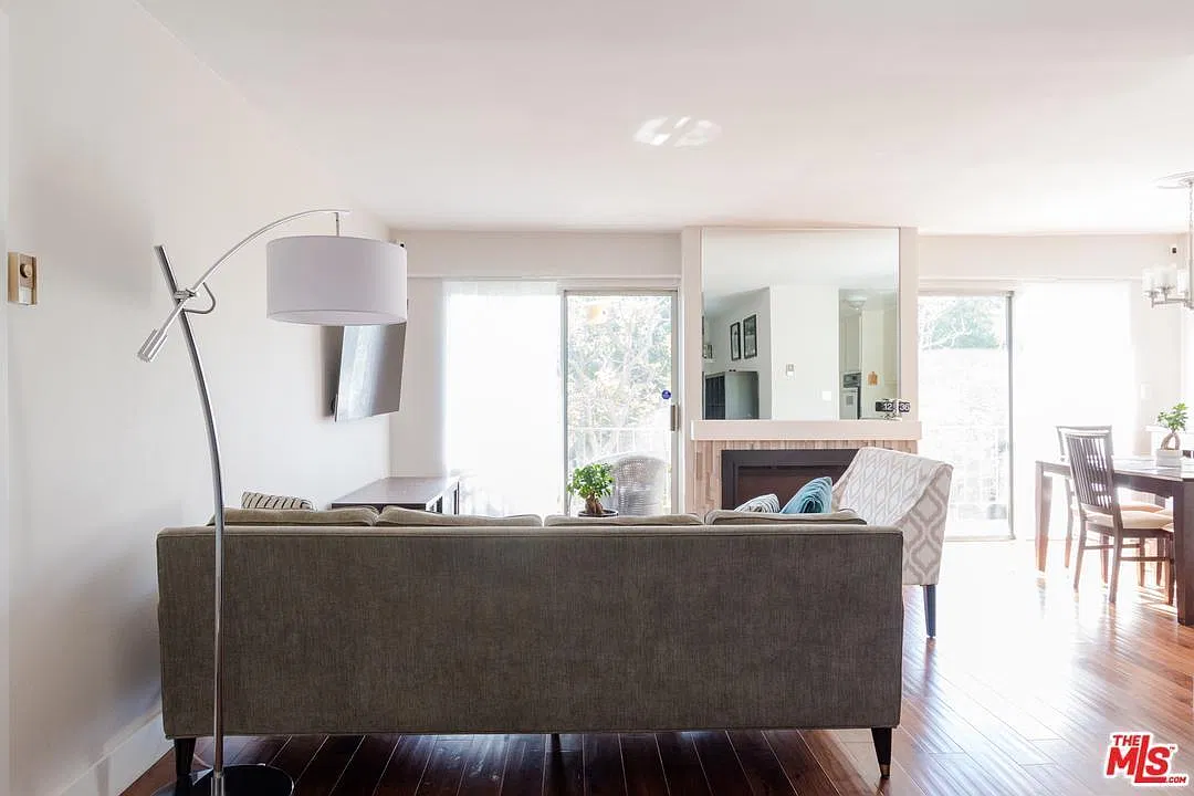 2 bed, 1057 sqft, $3,200 — Photo 3