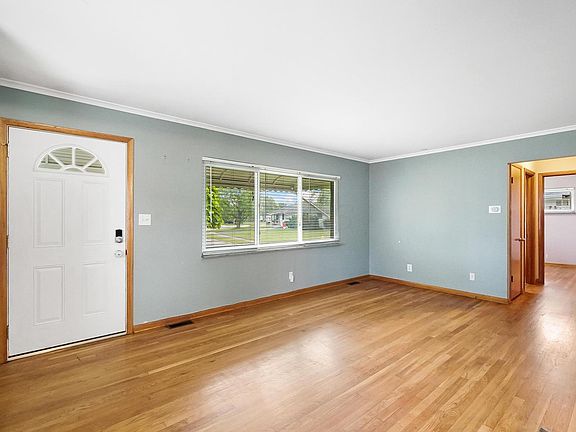 4th image of 2761 Dennis Ln