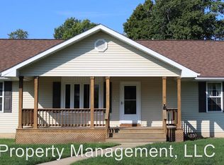 100 E 3rd St, Pleasant Plains, IL 62677
