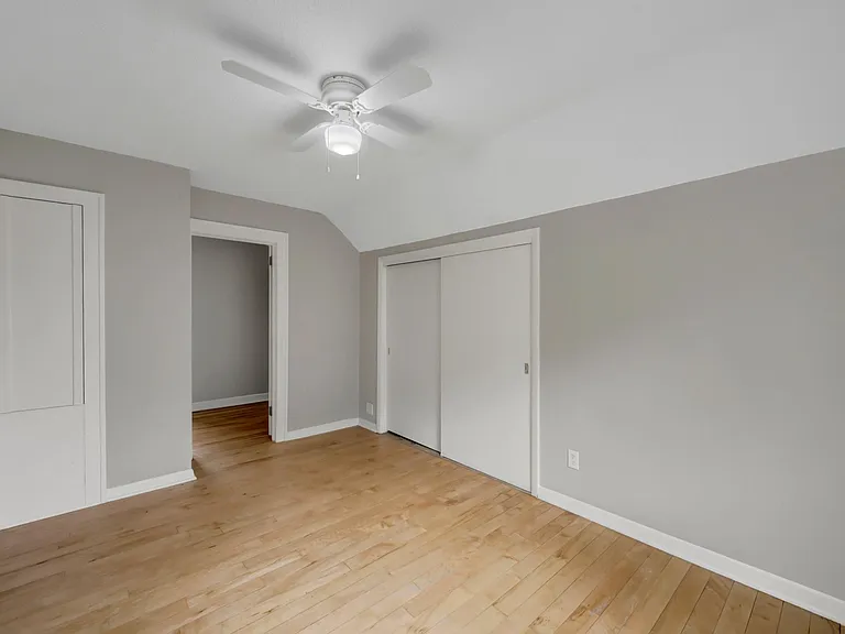712 Main St NE — Photo 2