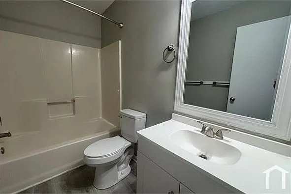 200 Bull Run St #B — Photo 2