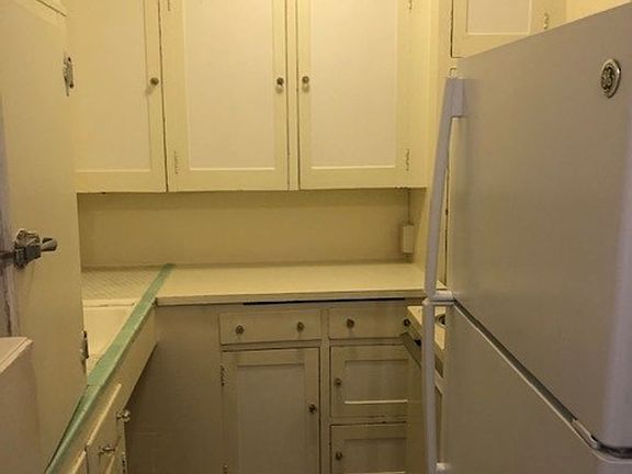 4th image of 1819 E Republican St APT 103