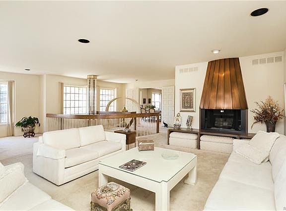 3rd image of 4352 Knightsbridge Ln #1