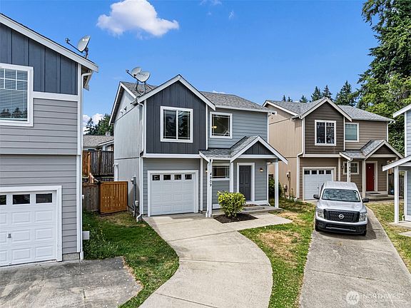 2nd image of 4909 Bowwood Circle NE