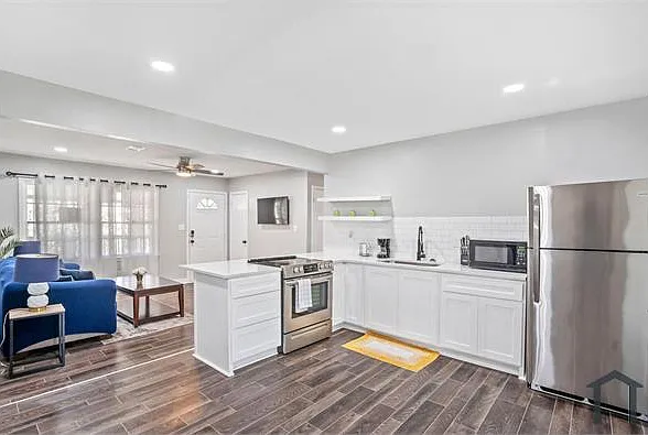 8170 Huntington Dr — Photo 9