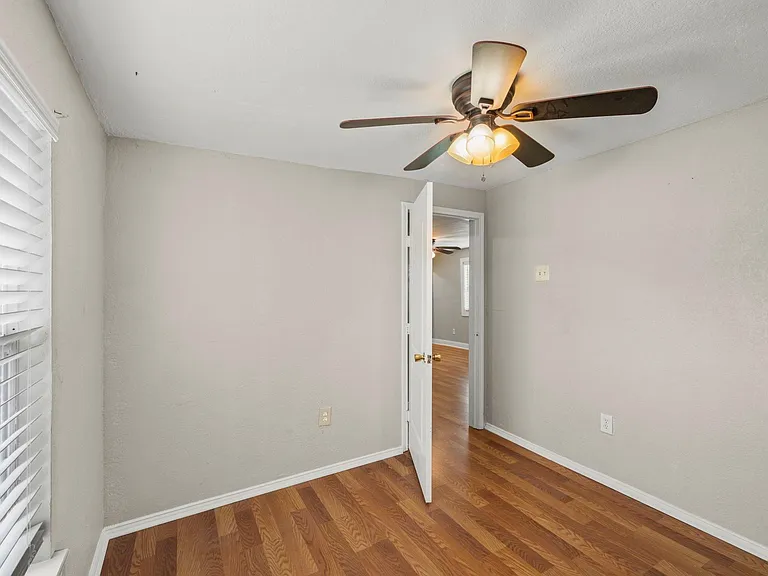 303 Linwood St #1/2 — Photo 13