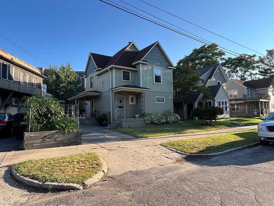 1st image of 122 Caledonia St NE #1