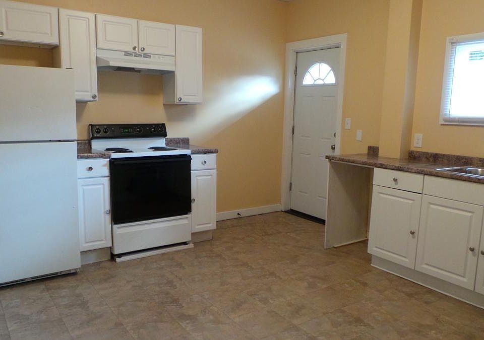 1st image of 368 Kelley St Floor 1