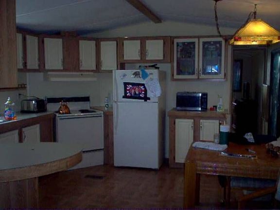 kitchen w/counterbar