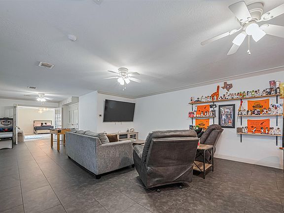 4th image of 218 Beaumont Dr