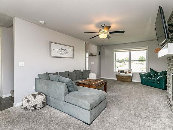 5th image of 1021 Crescent View Dr NE