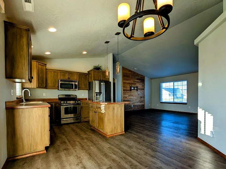 4610 Seville Dr — Photo 15